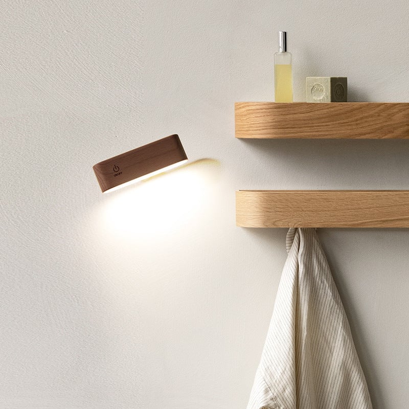 Schreibtischlampe aus massivem Holz mit magnetischer Aufladung