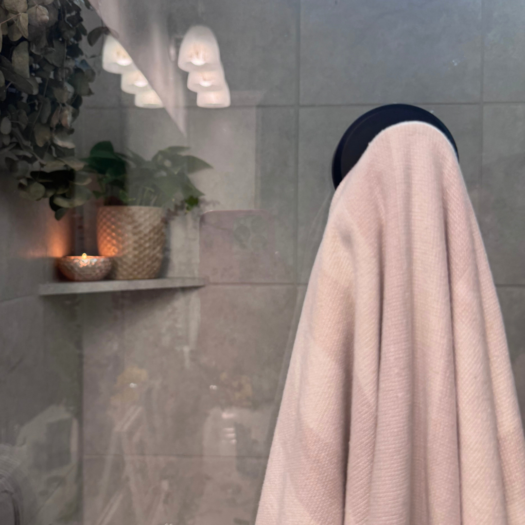 超粘着の吸盤フック、必要に応じて再配置可能