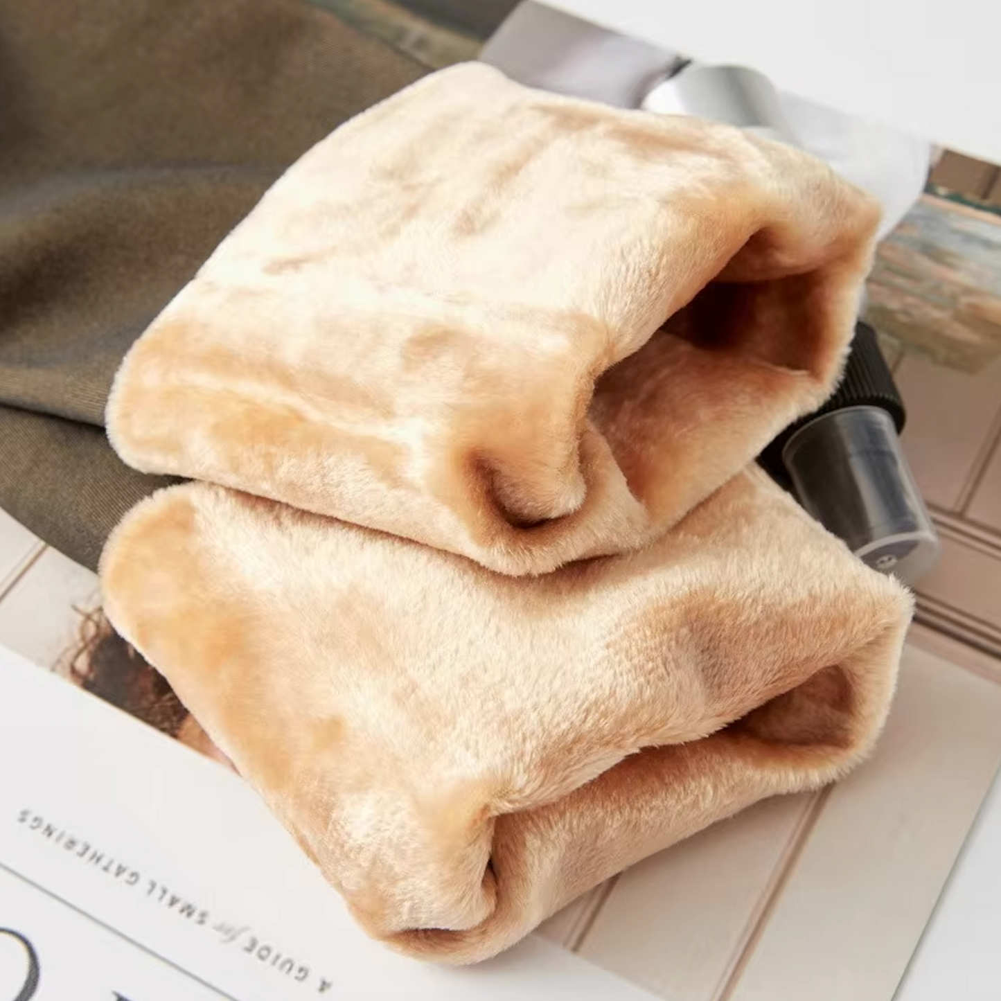 Den gjennomsiktige fleece-strømpebuksa